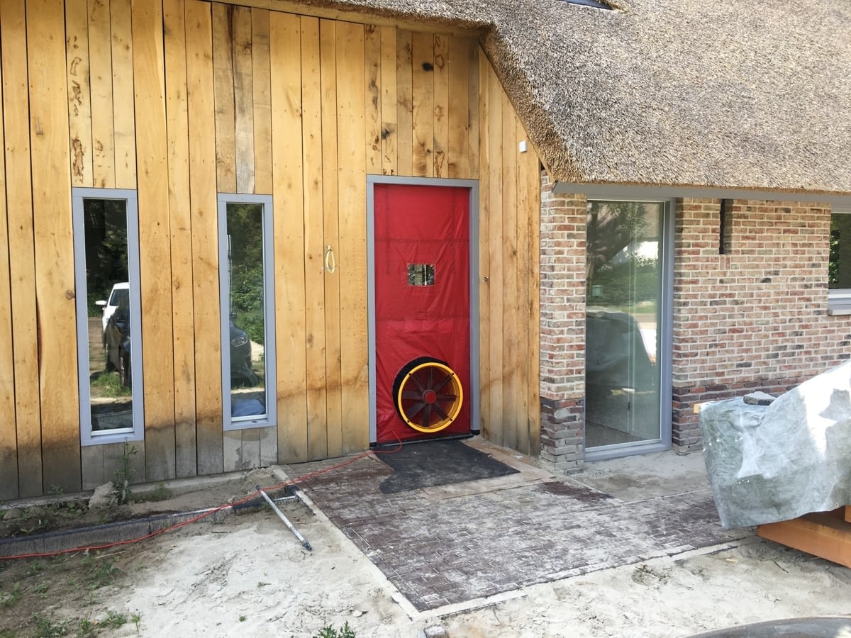Blowerdoor test bij een nieuwbouw woning in Balinge
